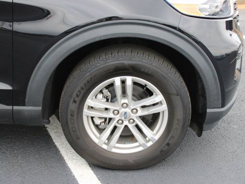 Used 2022 Ford Explorer XLT image 29