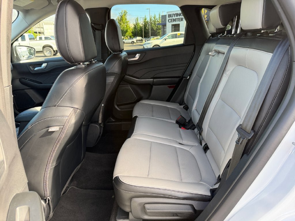 Used 2025 Ford Escape Platinum AWD/4WD image 33