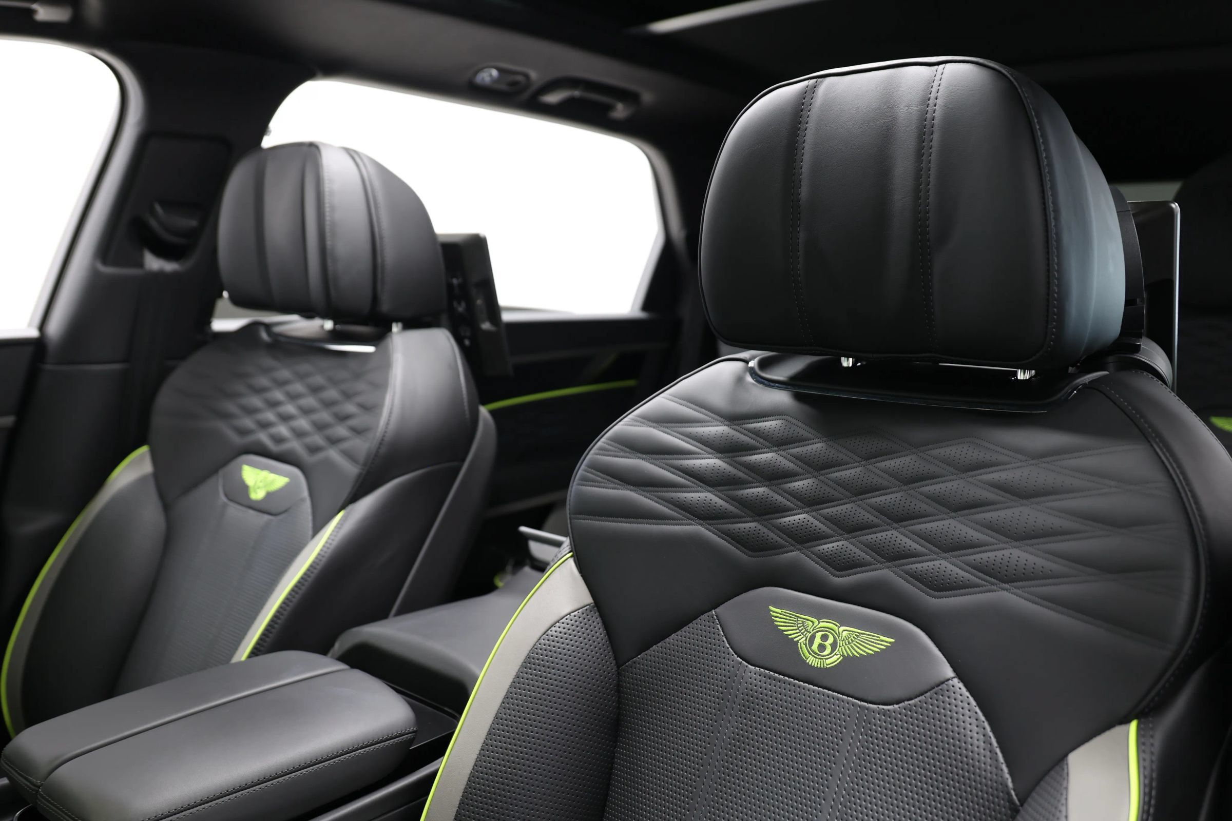 Used 2023 Bentley Bentayga Extended Wheelbase AWD/4WD image 21