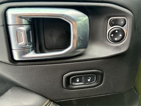 Used 2024 Jeep Wrangler Sahara image 16