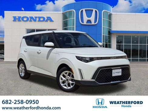 Used 2024 Kia Soul LX w/ Option Group 015 FWD image 1