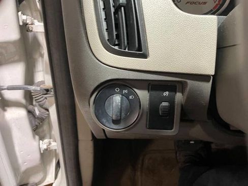 Used 2009 Ford Focus SE image 32