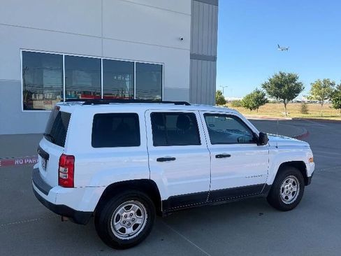Used 2014 Jeep Patriot Sport image 3