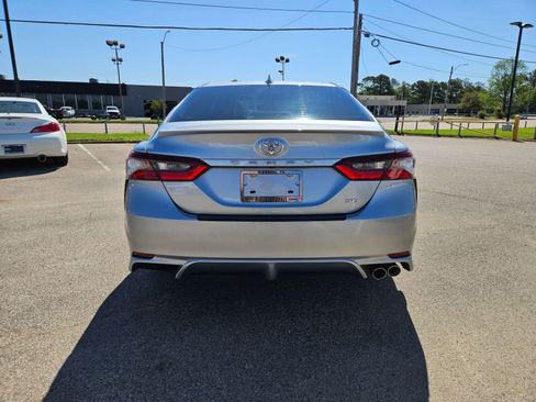 Used 2023 Toyota Camry SE image 5