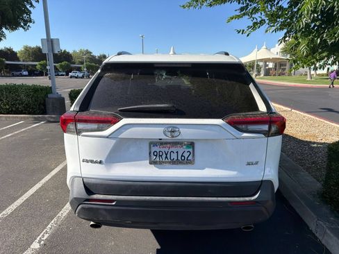 Certified 2022 Toyota RAV4 XLE FWD image 7