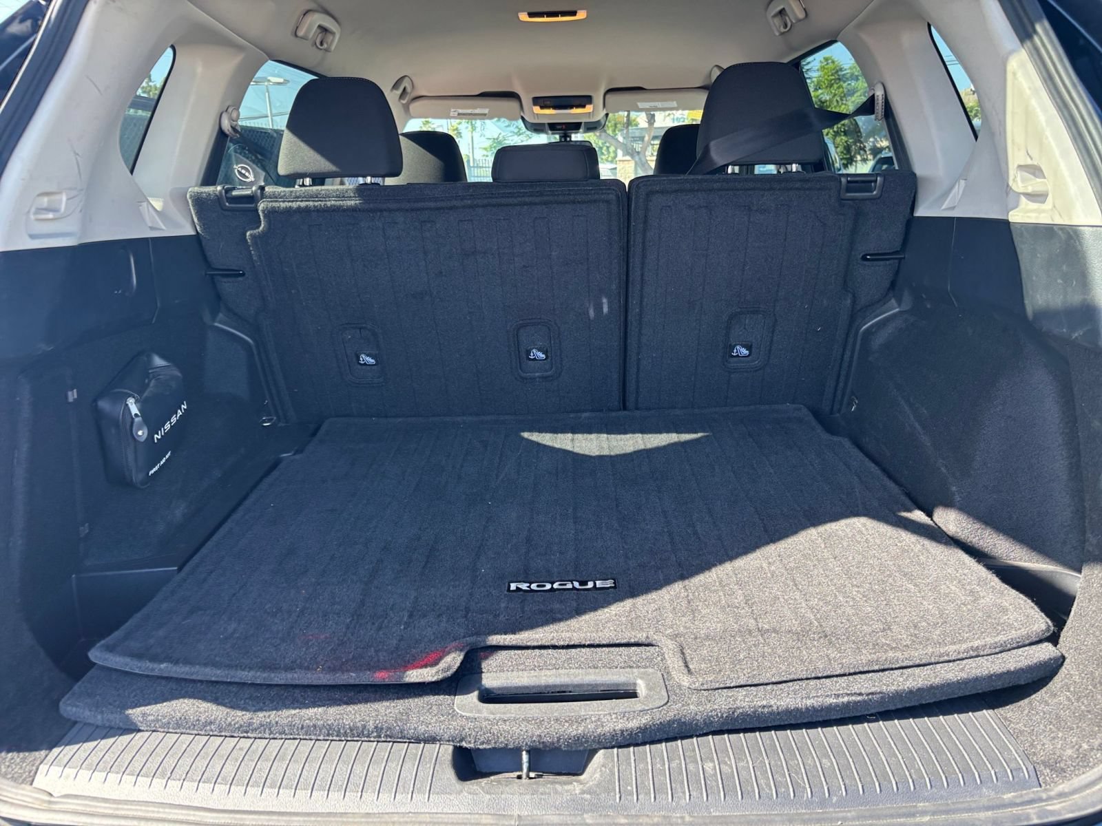 Used 2025 Nissan Rogue SV FWD image 32