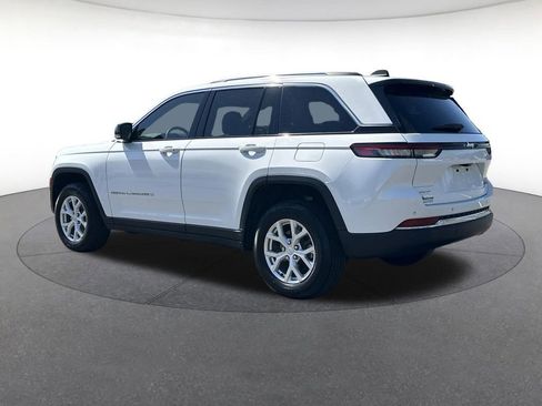 Certified 2023 Jeep Grand Cherokee Limited w/ Trailer Tow Prep Group (B) AWD/4WD image 3