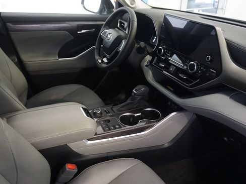 Used 2023 Toyota Highlander Limited AWD/4WD image 29