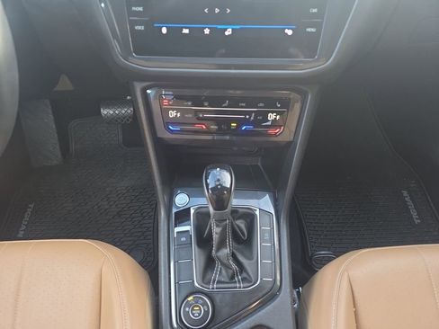 Used 2022 Volkswagen Tiguan SE image 11