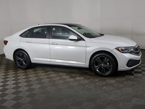 Used 2023 Volkswagen Jetta SE w/ Panoramic Sunroof Package image 16