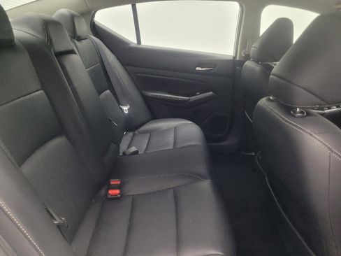Used 2020 Nissan Altima 2.0 Platinum FWD image 19