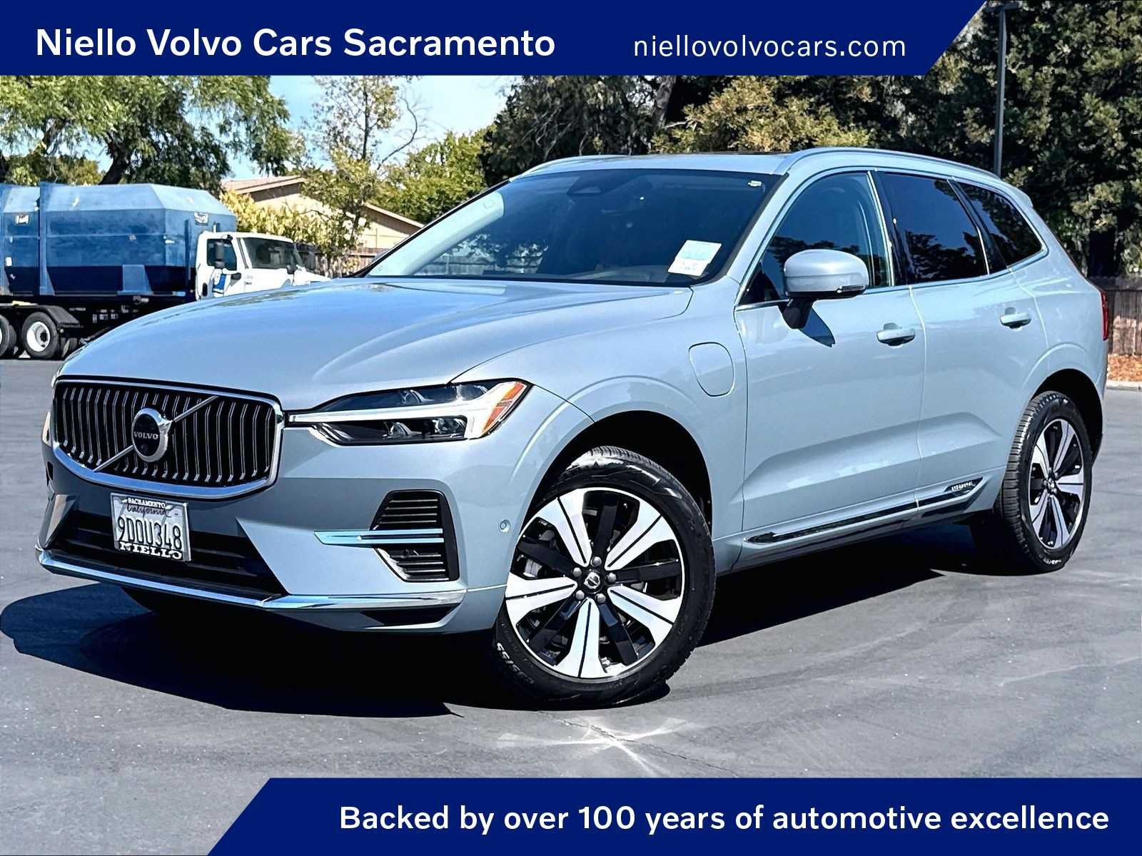 Used 2023 Volvo XC60 T8 Plus AWD/4WD image 1