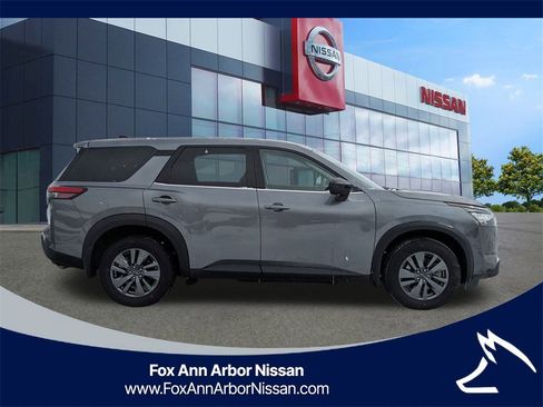 Certified 2024 Nissan Pathfinder S image 6
