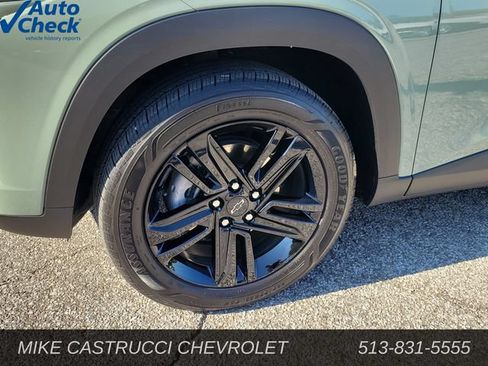 Used 2025 Chevrolet Trax ACTIV w/ Sunroof Package FWD image 9