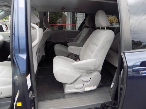Used 2020 Toyota Sienna LE AWD/4WD image 13
