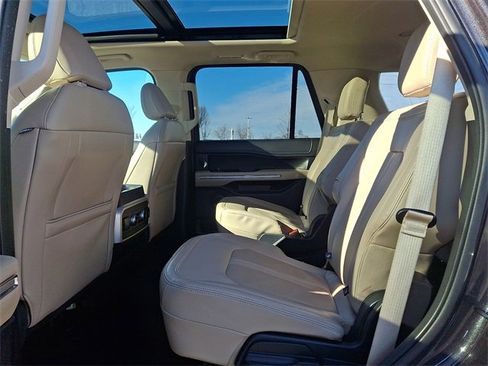 Used 2024 Ford Expedition Limited image 10