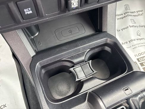 Used 2021 Toyota Tacoma TRD Sport AWD/4WD image 31