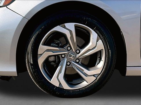 Used 2016 Subaru Outback 2.5i Limited AWD/4WD image 8