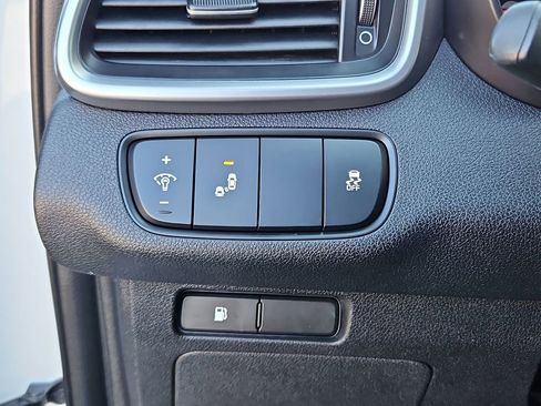 Used 2019 Kia Sorento LX image 14