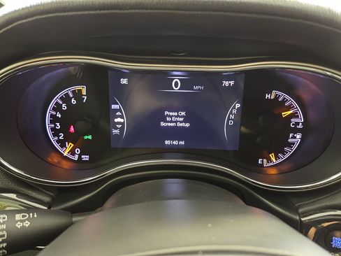 Used 2019 Jeep Grand Cherokee Overland AWD/4WD image 18