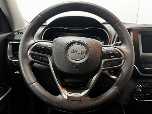 Used 2020 Jeep Cherokee Latitude Plus image 4