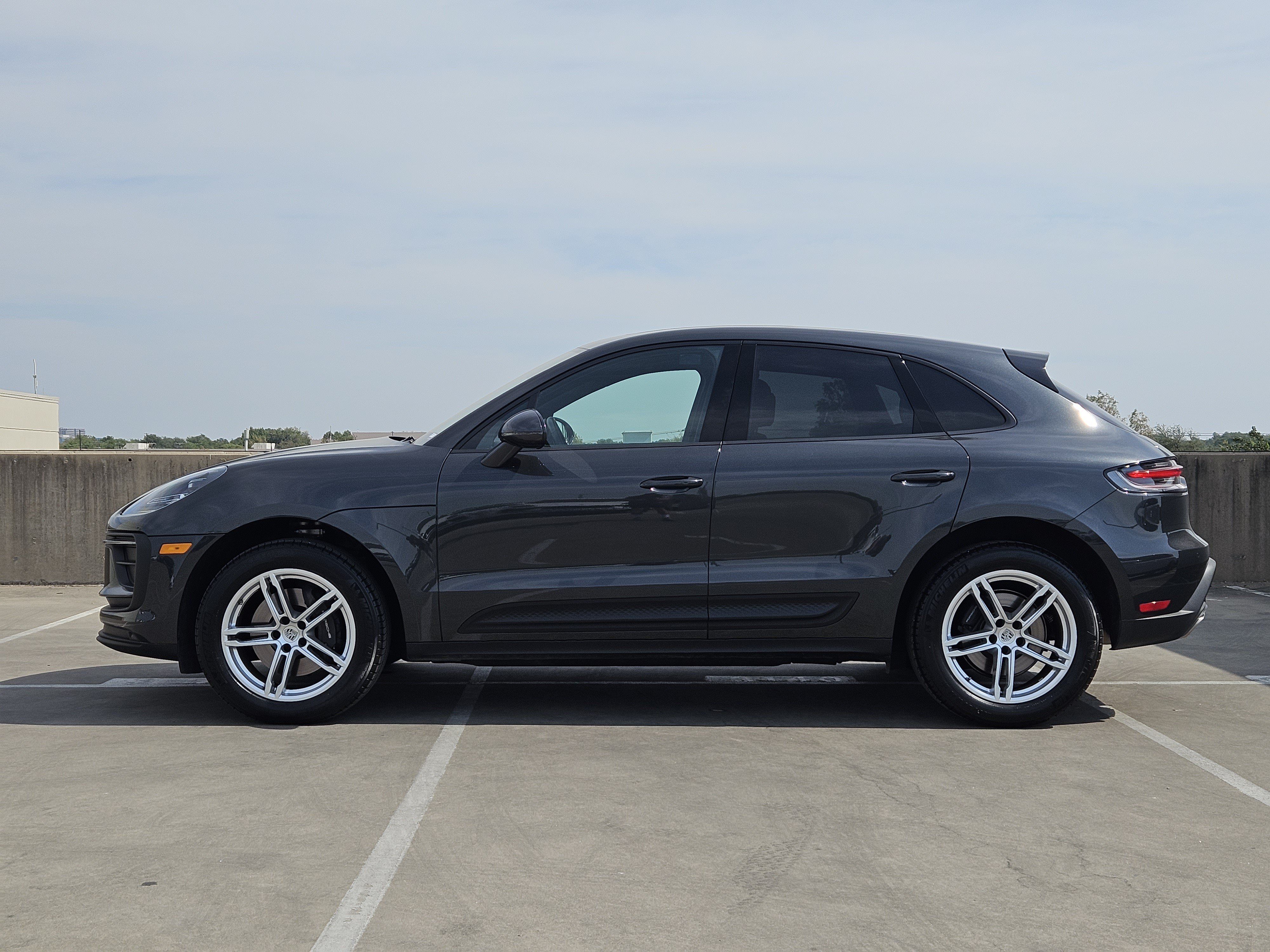 Certified 2026 Porsche Macan AWD/4WD image 2