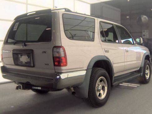 Used 2000 Toyota 4Runner SR5 w/ Upgrade Value Pkg 2 RWD image 5