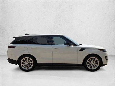 Used 2025 Land Rover Range Rover Sport SE image 4