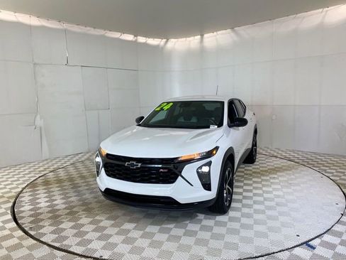 Used 2024 Chevrolet Trax RS w/ Driver Confidence Package FWD image 20