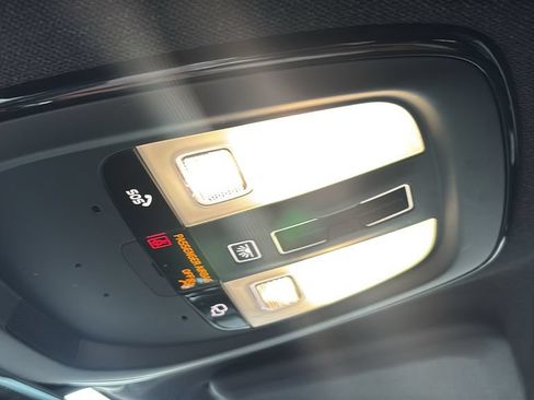 Certified 2025 Volvo XC40 B5 Plus AWD/4WD image 23