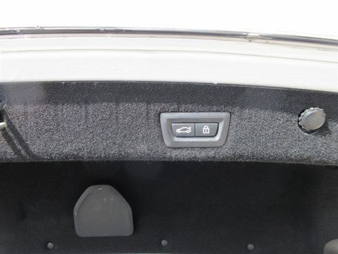 Used 2018 BMW 750i xDrive image 7