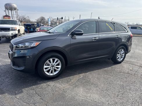 Used 2019 Kia Sorento LX image 2