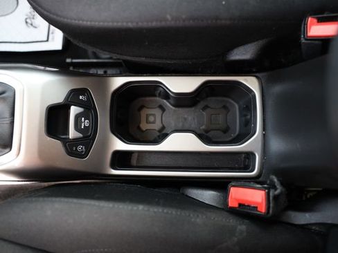 Used 2022 Jeep Renegade Latitude w/ Convenience Group AWD/4WD image 32