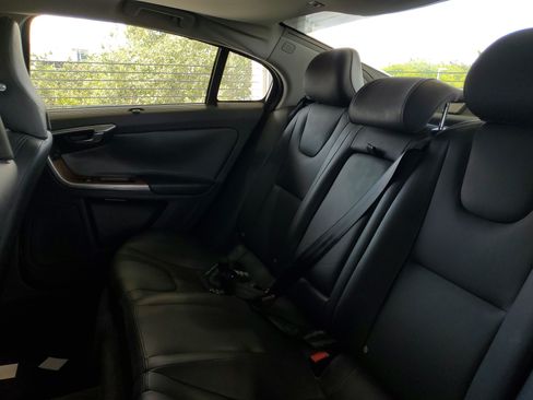 Used 2017 Volvo S60 T5 Inscription Platinum FWD image 8