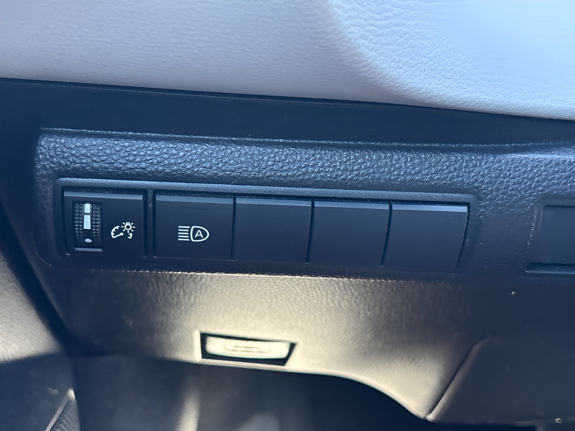 Used 2021 Toyota Corolla LE w/ Carpet Mat Package (TMS) FWD image 20