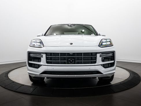 Certified 2025 Porsche Cayenne Turbo AWD/4WD image 10