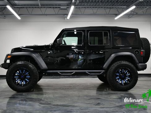 Used 2024 Jeep Wrangler Unlimited Sport AWD/4WD image 5