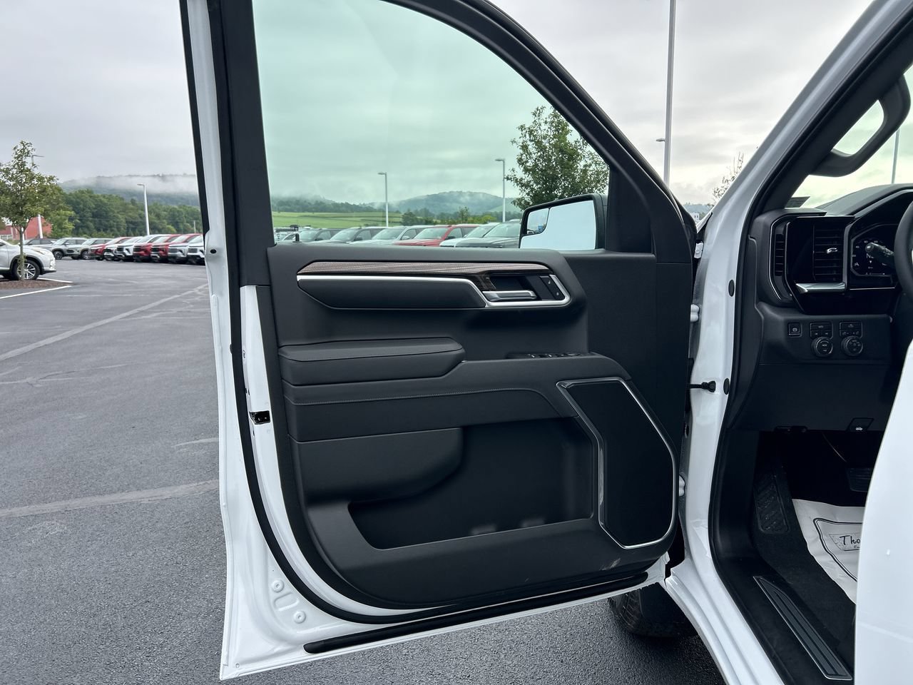 New 2026 Chevrolet Silverado 1500 RST w/ Redline Edition AWD/4WD image 21