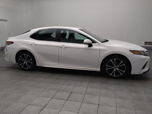 Used 2018 Toyota Camry SE image 11
