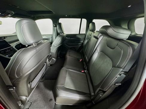 New 2025 Jeep Grand Cherokee Altitude image 27