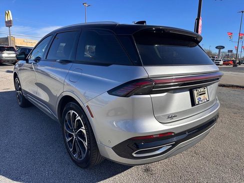 Used 2024 Lincoln Nautilus Reserve image 5