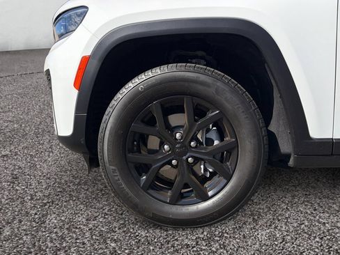 New 2026 Jeep Grand Cherokee Altitude AWD/4WD image 9