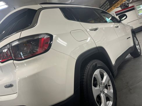 Used 2021 Jeep Compass Latitude w/ Convenience Group FWD image 3