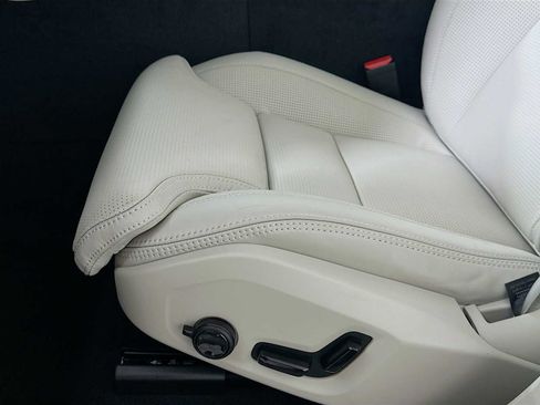 New 2026 Volvo XC60 B5 Ultra w/ Climate Package PRO image 18