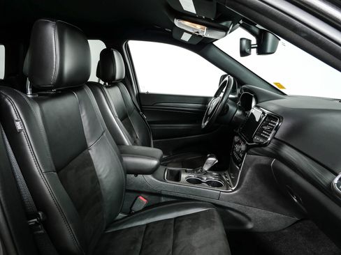 Used 2020 Jeep Grand Cherokee Laredo w/ Laredo X Package RWD image 22