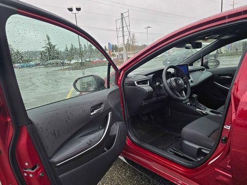 Used 2025 Toyota Corolla SE image 19
