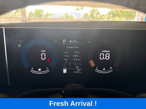 Used 2025 Hyundai Santa Fe SEL FWD image 6
