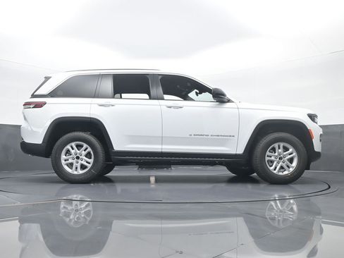 Used 2025 Jeep Grand Cherokee Laredo image 55
