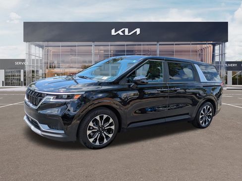 Used 2024 Kia Carnival EX FWD image 6