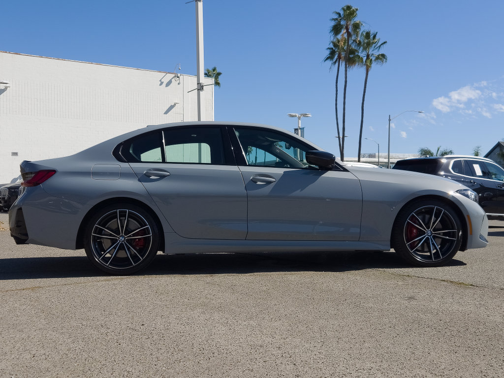 Used 2024 BMW 330i Sedan w/ M Sport Package RWD image 4